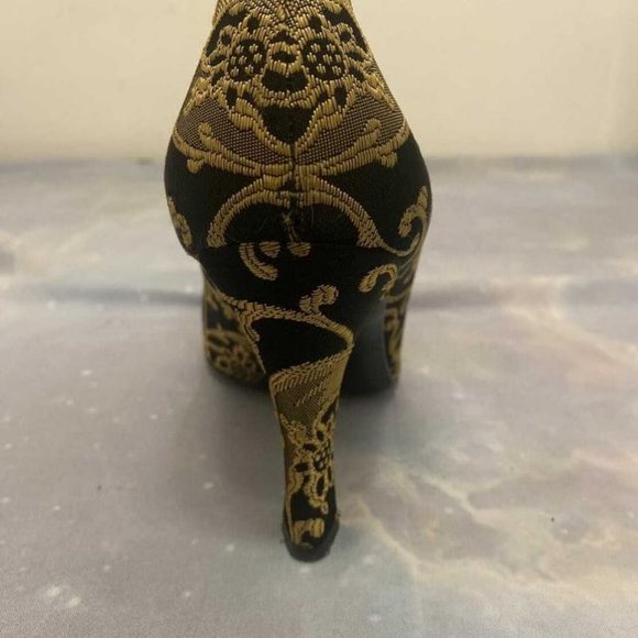 Bruno Magli Couture brocade heels in gold/black - Picture 3 of 4